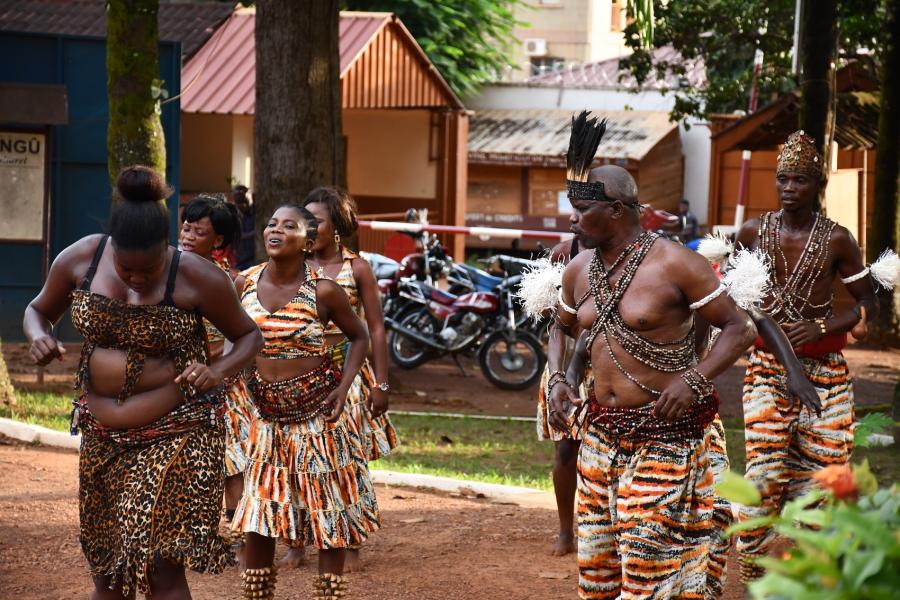 Groupe de danse animant à l'Alliance Française de Bangui